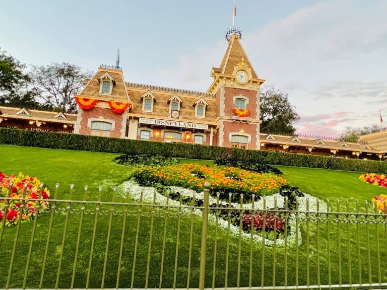 What time does Disneyland open? (And how early can you actually get in!)