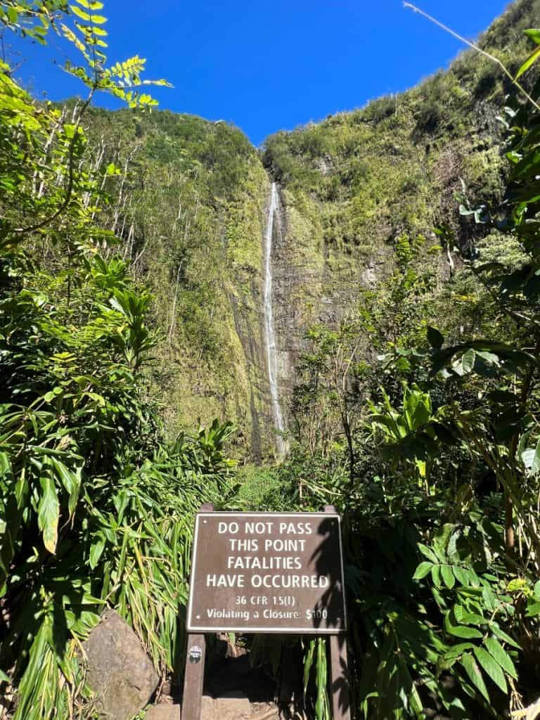 Do not pass sign at Waimoku Falls