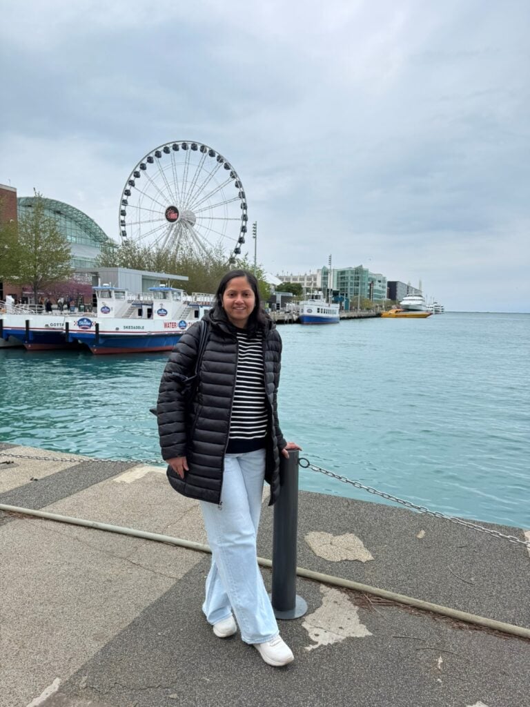 Girl posing with Chicago Navy Pier in the backdrop