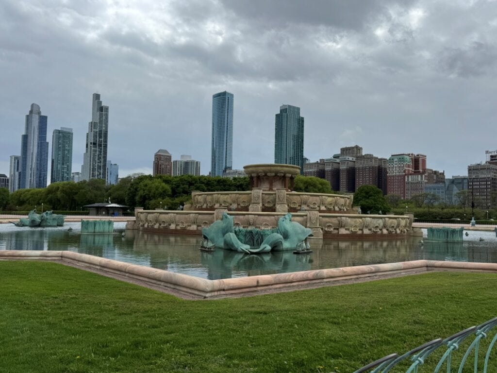 Buckingham fountain in Millennium Park