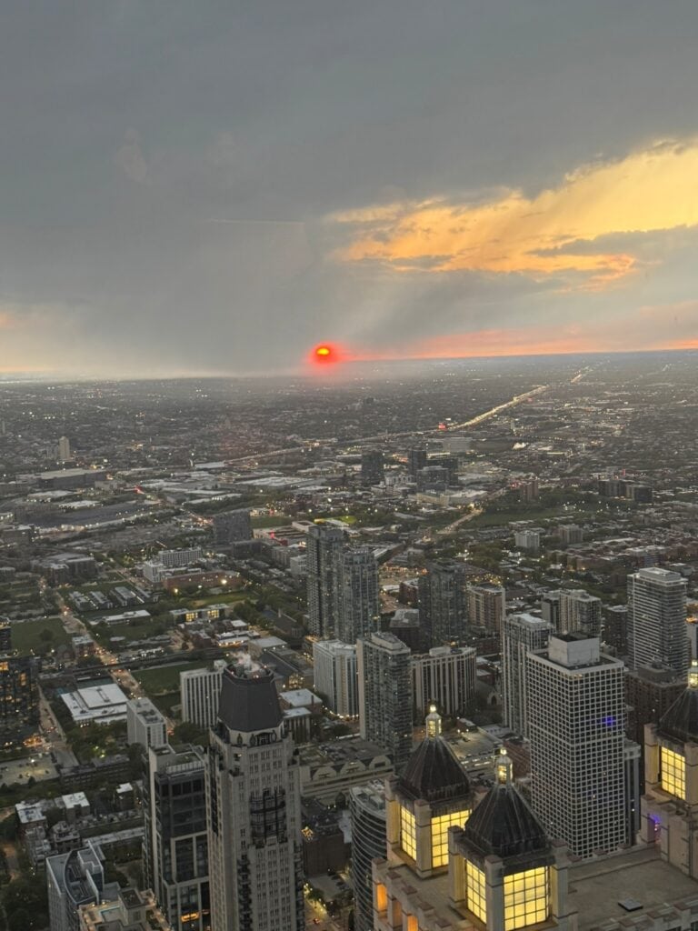 Sunset views from Chicago 360