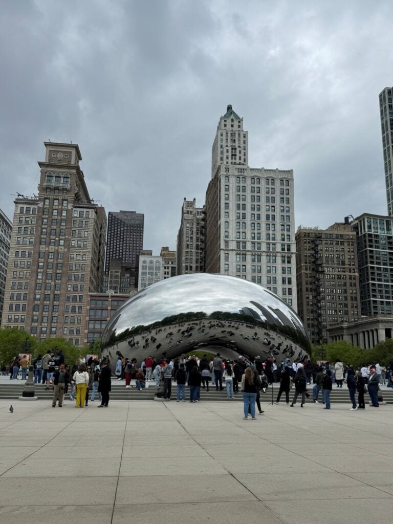 Cloud gate bean in chicago downtown